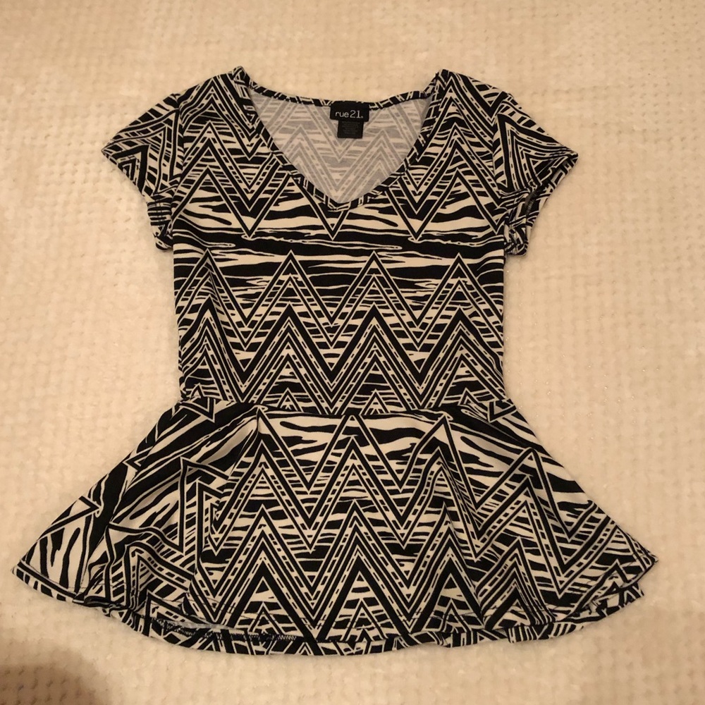 rue 21 | V-Neck Hourglass Shape Blouse